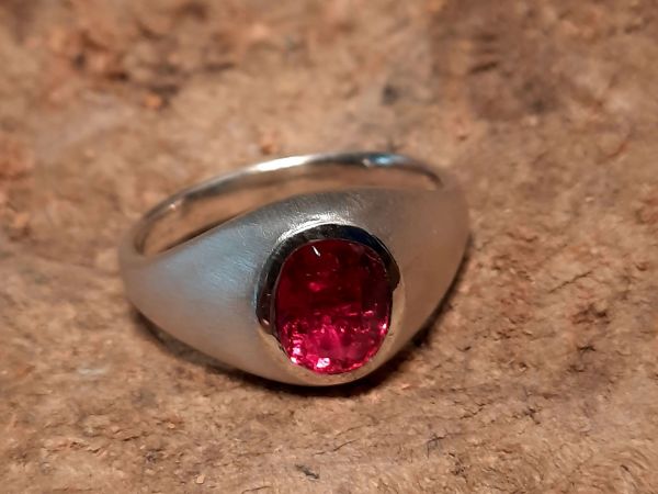 Ring aus 585/- Gold mit Olivin Cabochon  | Goldschmiede Hornung Groen